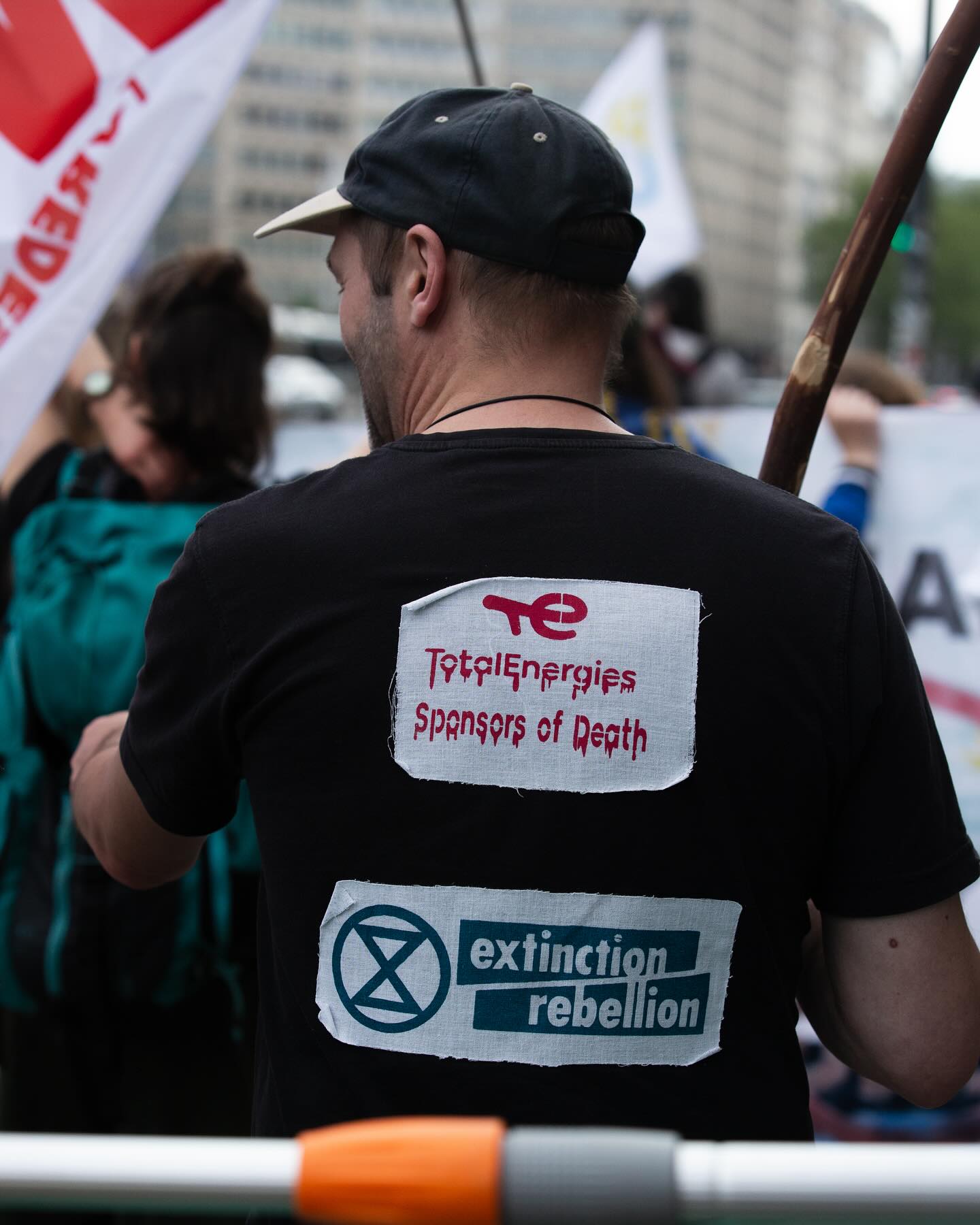 On May 12 Brussels activists went on the streets to pressure the federal government with a strong message: to stop the contract between Belgian gas network provider Fluxys and Russia