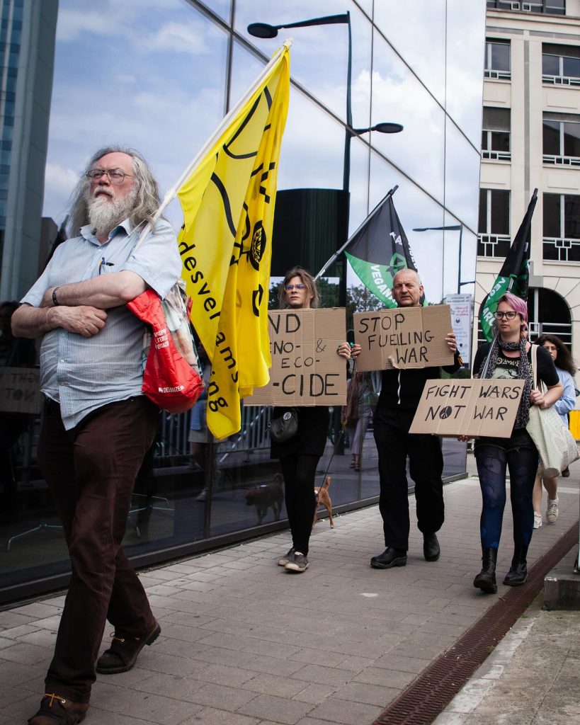On May 12 Brussels activists went on the streets to pressure the federal government with a strong message: to stop the contract between Belgian gas network provider Fluxys and Russia